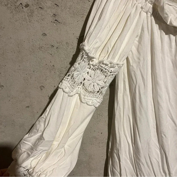 Va Va by Joy Han USA Blouse Women's S Off White Top Off Shoulder Lace Sleeves - Picture 3 of 9